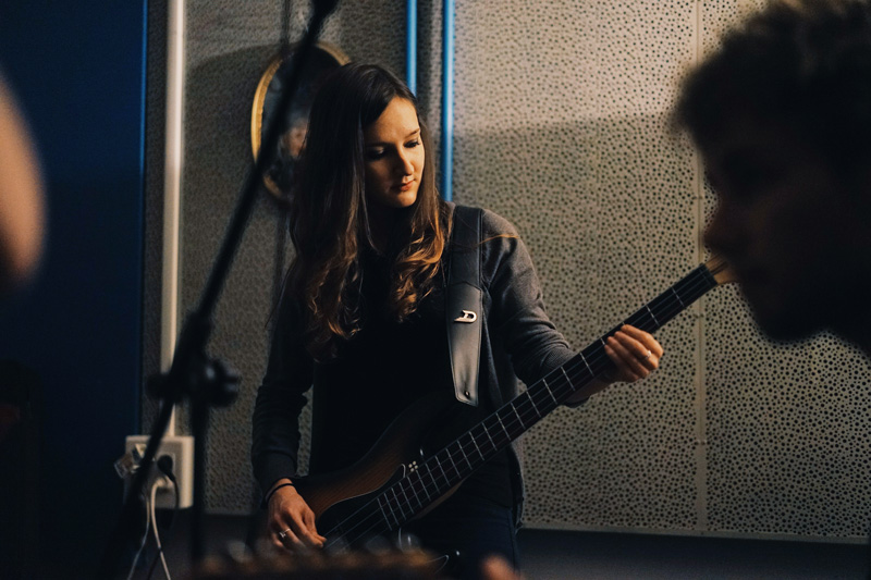 hot societe bassplayer electric bass sandberg california TT4